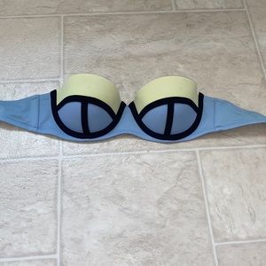 Victoria Secret bikini top - size 32c